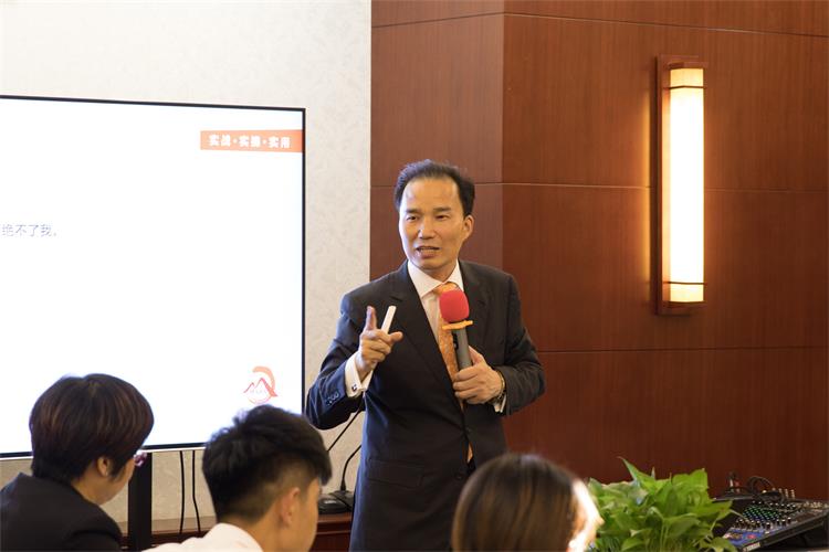 山東朱氏藥業(yè)朱坤福簡(jiǎn)介